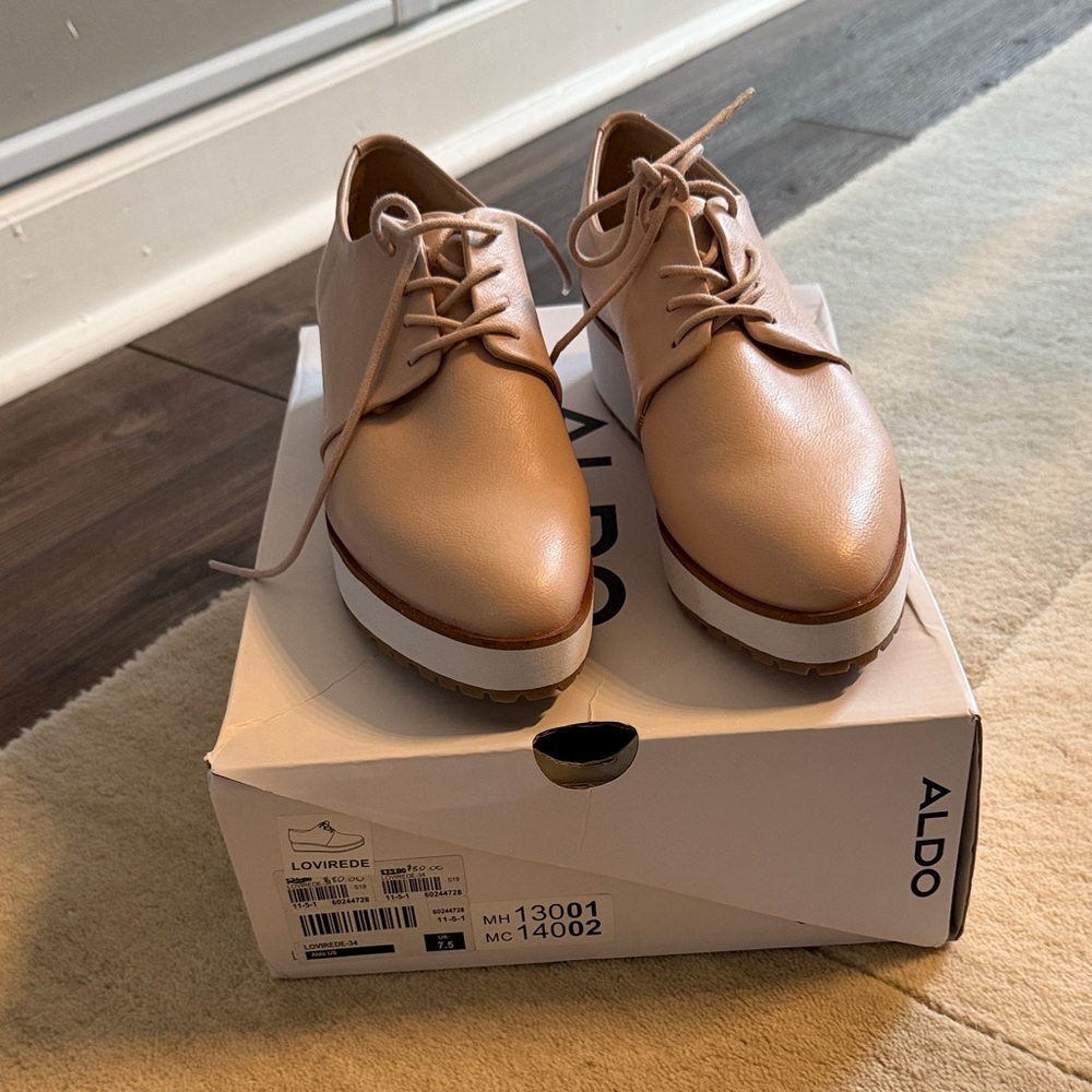 Aldo blush tan lace-up platform oxfords